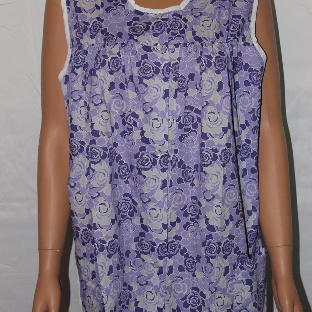 NEW – EASY ESSENTIALS SNAP FRONT SMOCK COBBLER APRON LILAC FLORAL M L 1X 2X